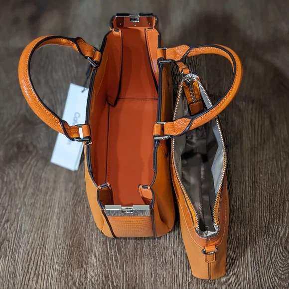 Calvin Klein Rita Crossbody - Flame Orange, NWT 🚨 DISCONTINUED!🚨 - Picture 5 of 13